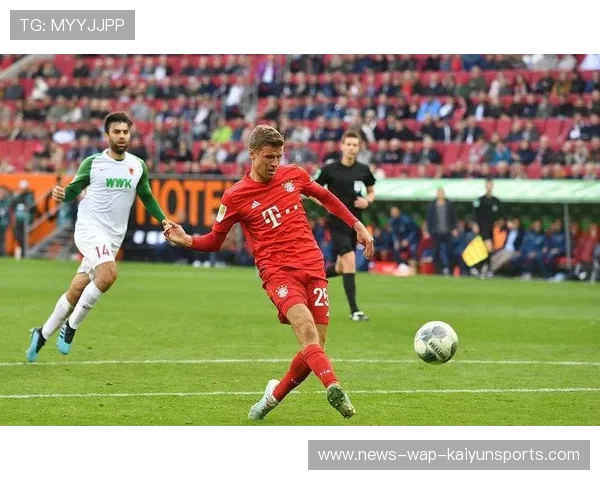 拜仁边路渗透成功,穆勒门前推射定胜负